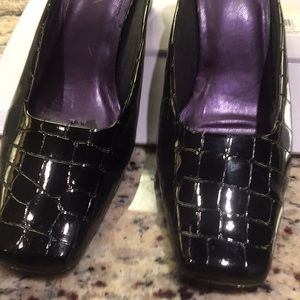 LIFESTRIDE PATENT MULES